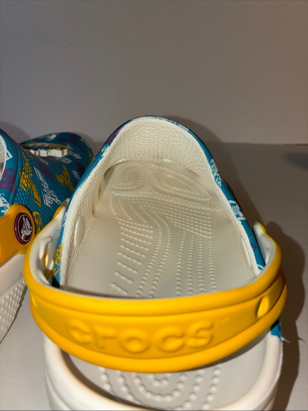 Disney World Cinderella Castle Crocs, Size Women’s 8 / Men’s 6 - Picture 8 of 12